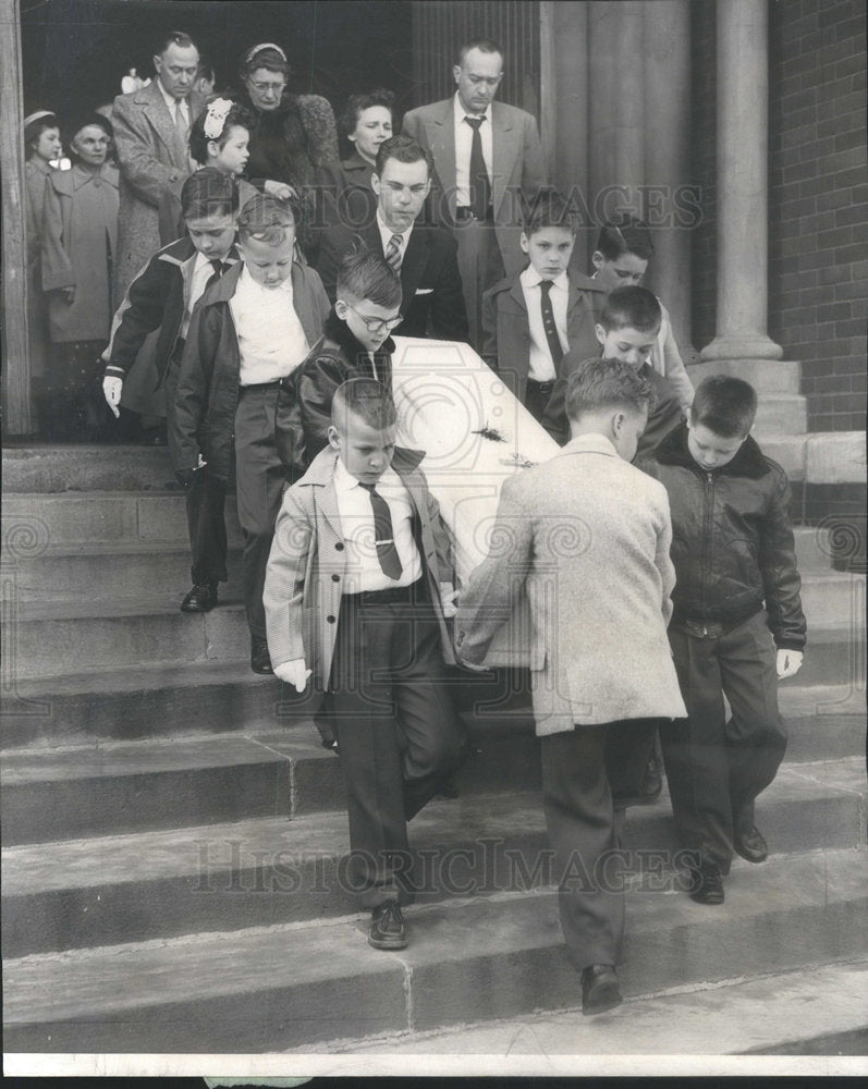 1956 Schoolmate&#39;s carry casket of little Leo Rausch Jr. from church - Historic Images