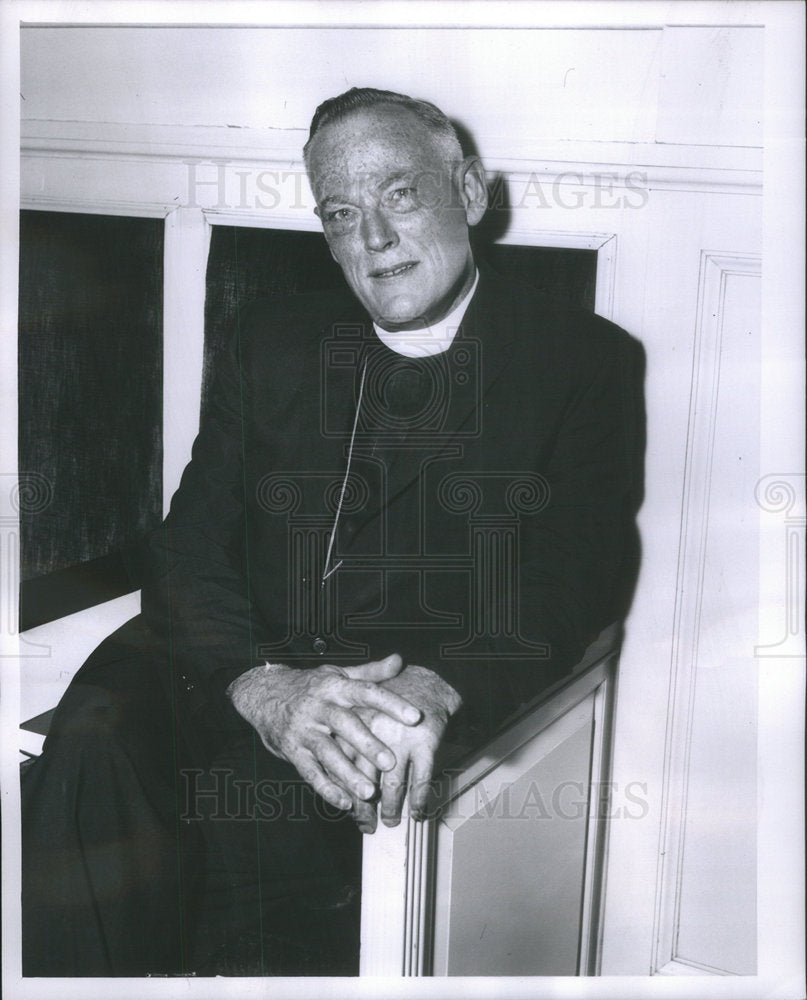 1962 Press Photo Nuclear Physicist and Minister talk to group at McCormick - Historic Images