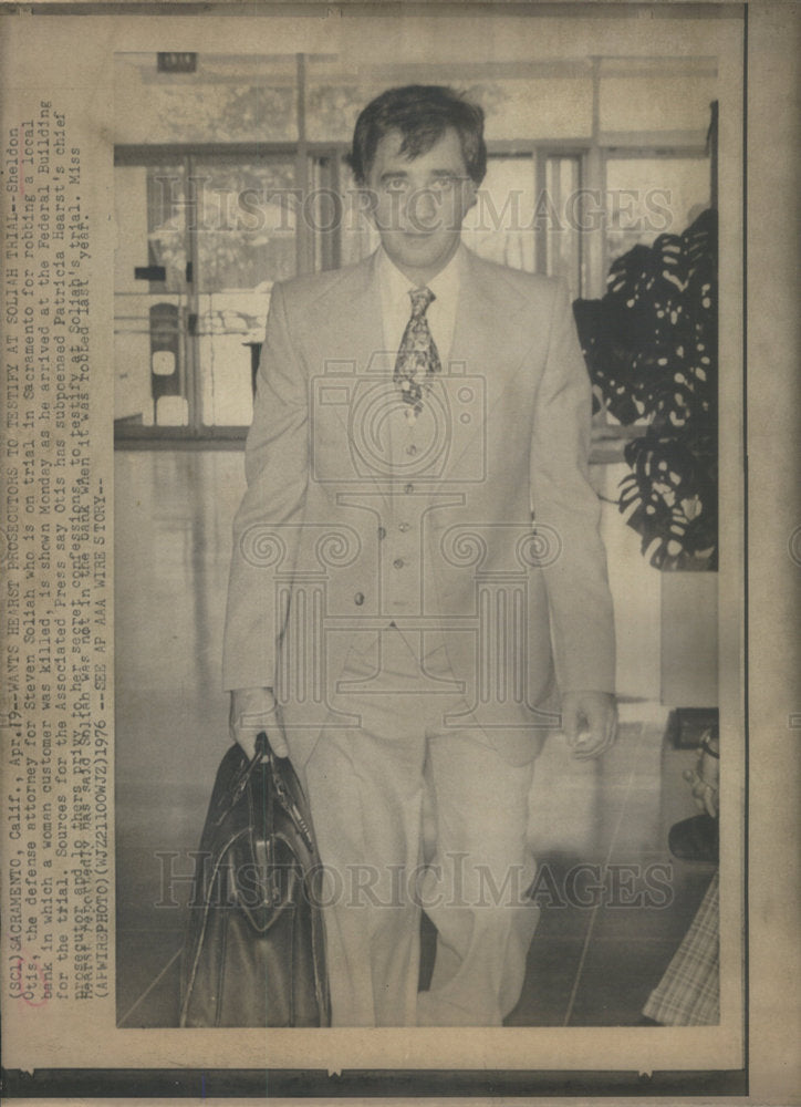 1976 Press Photo Sheldon Otis the defense attorney for Steven Soliah - Historic Images