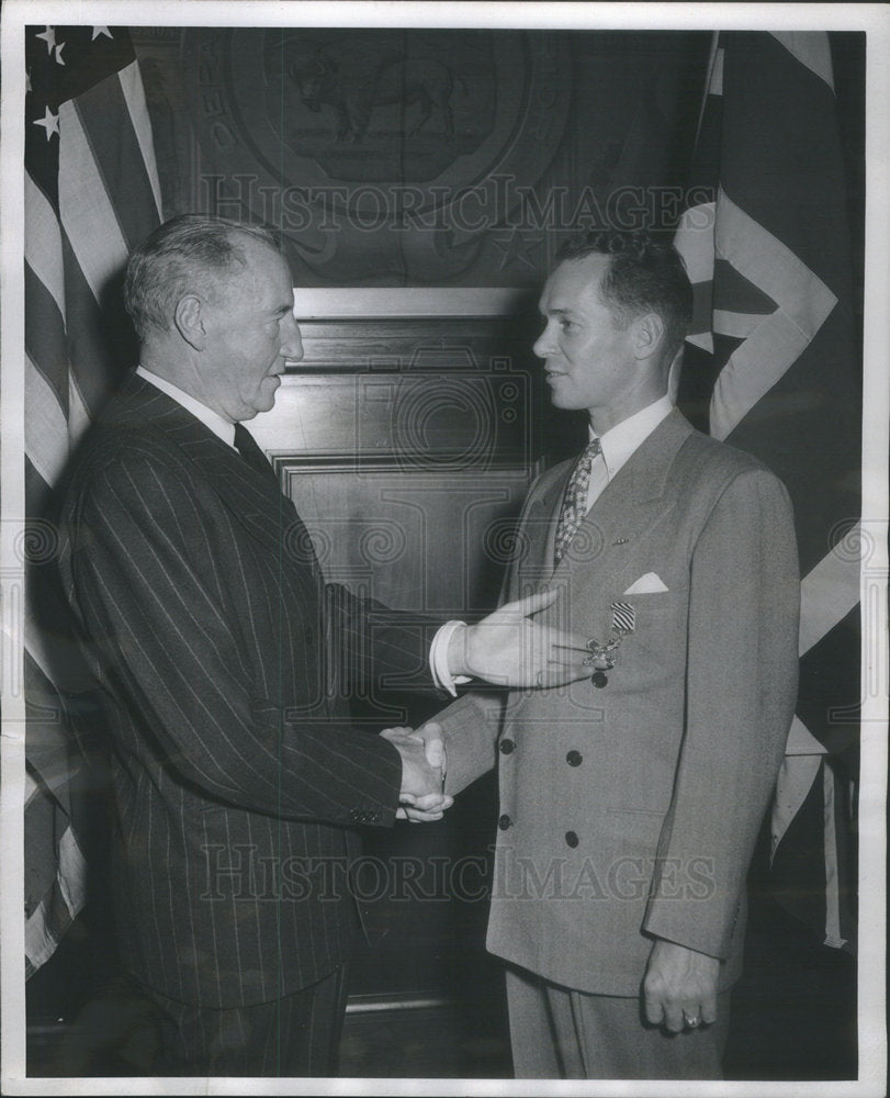 1947 Press Photo John H Gibson American Airlines Chief Assistant - Historic Images