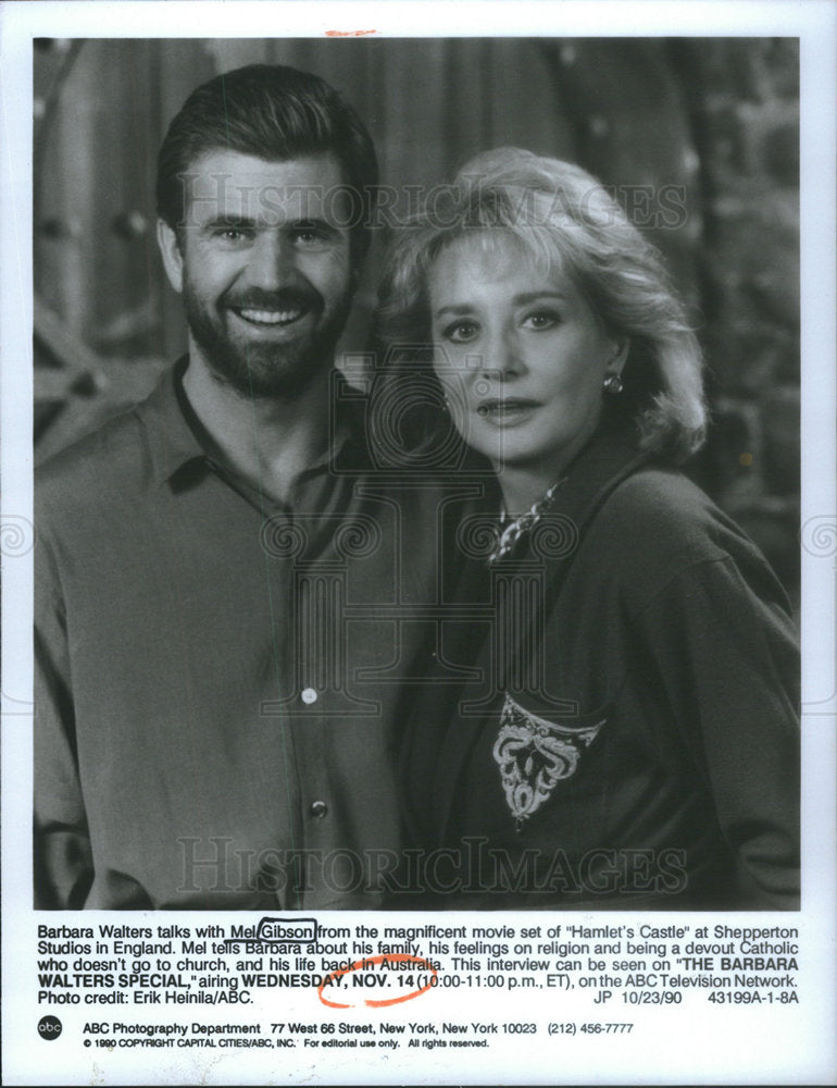 1990 Press Photo Barbara Walters Mel Gibson Actor Actress - RSC73465 - Historic Images