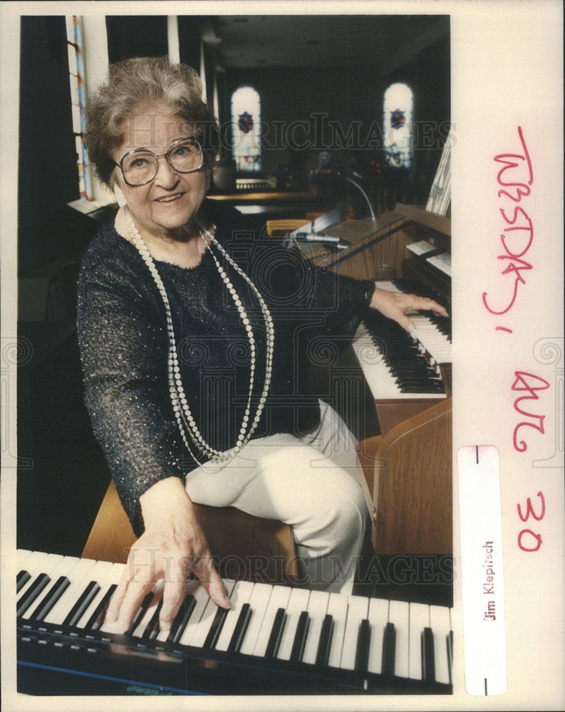 1988 Press Photo Genevieve Giedraitis Parish organist Roman Catholic Church - Historic Images