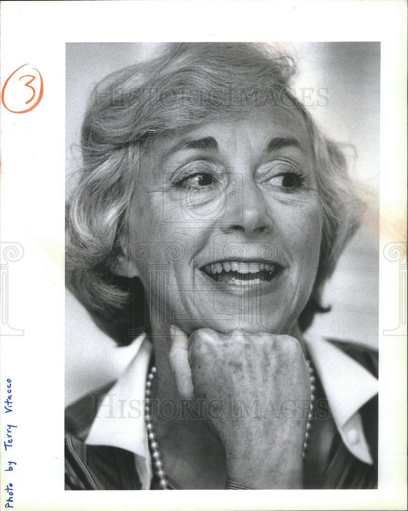 1984 Press Photo Barbara Marx Hubbard Democratic vice cheese session - Historic Images