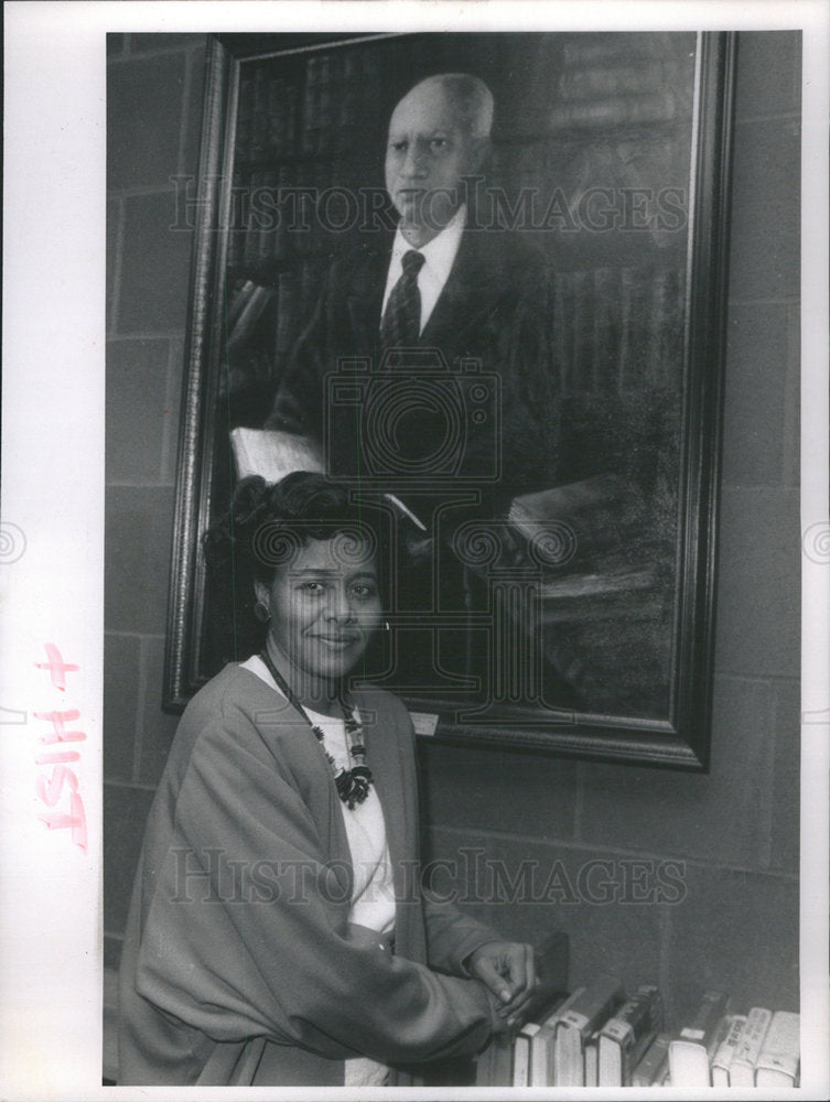 1991 Press Photo Hattie Power Director  Carter G.Woodson Library - Historic Images