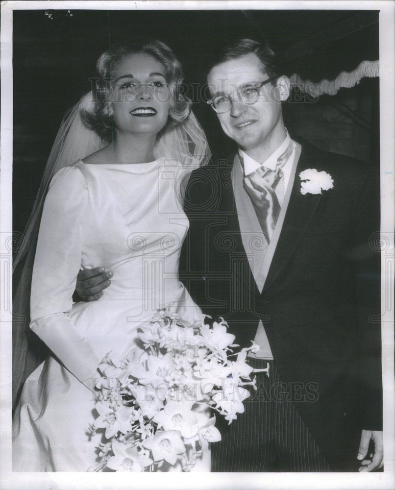 1961 Debutante Tina Cassinerio and bridegroom James leave Church. - Historic Images