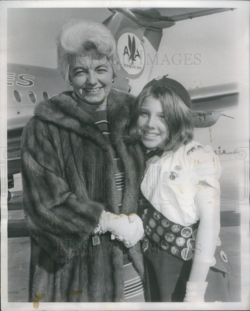 1967 Mrs. Holden Price, National President of the Girls Scouts welco - Historic Images