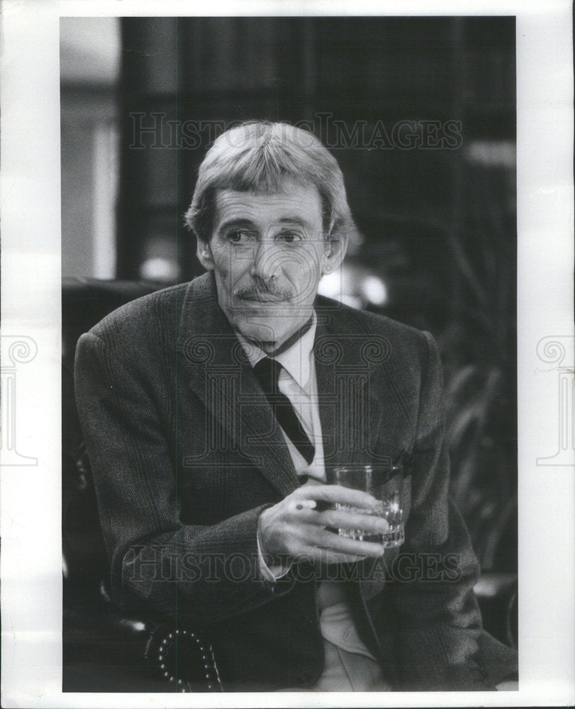 1986 Press Photo Peter O&#39;Toole Faces a Date with Dead Lover in &quot;Banshee.&quot; - Historic Images