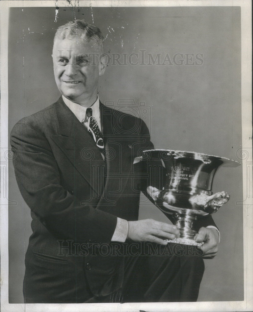 1947 Press Photo Leslik M Price Veteran Tack Athelte - Historic Images