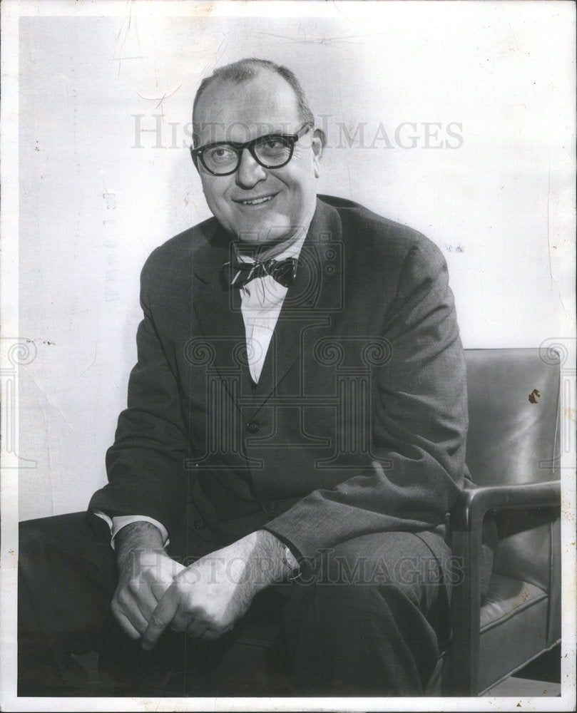 1959 Press Photo Lawrence Fanning, Executive editor of the Sun Times - Historic Images