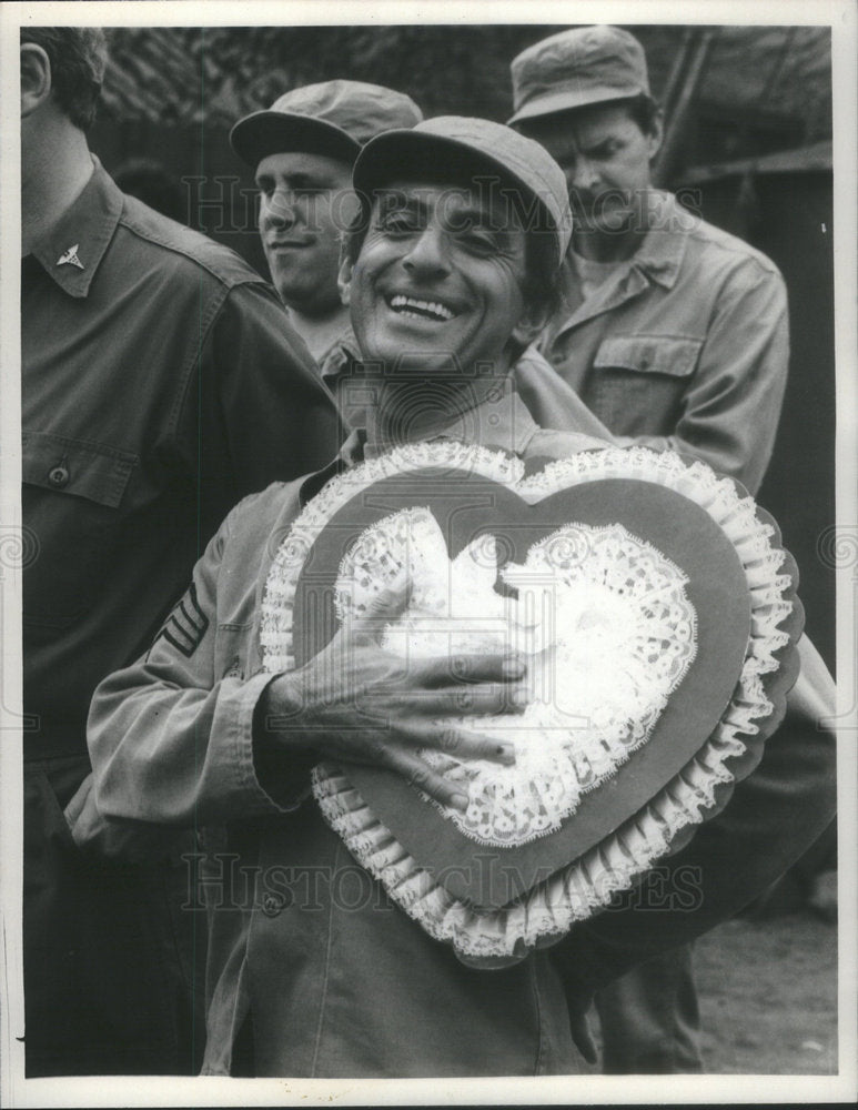 Press Photo Actor Jamie Farr &quot;M*A*S*H&quot; - Historic Images