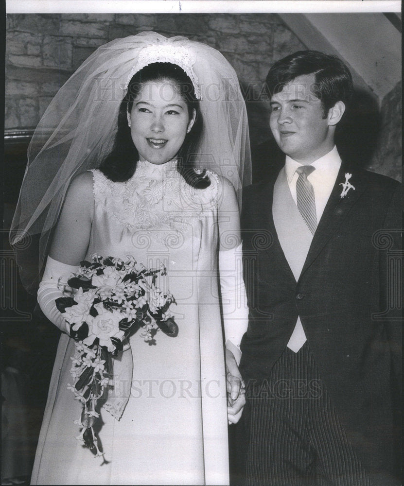 1968 Mr. and Mrs. Richard Farlow Jr. after wedding ceremony at Churc - Historic Images