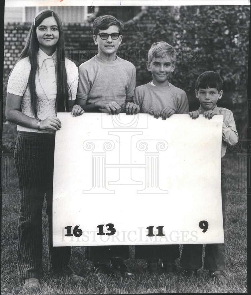 Press Photo Family members have same birthday: Debi, Larry, Timmy, Dennis Farmer - Historic Images