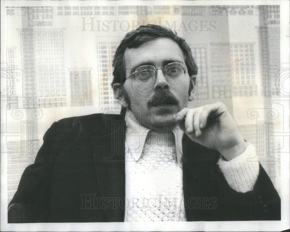 1977 Press Photo ROBERT RANDALL SCHOOL TEACHER  SMOKES MARIJUANA - Historic Images