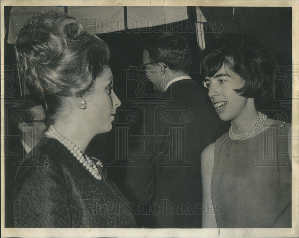 1965 Press Photo Fashion Show Committee of Presbyterian St Luke&#39;s - Historic Images