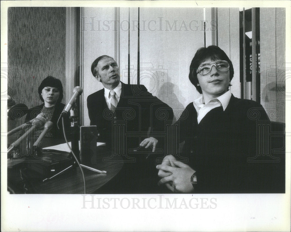 1983 Press Photo Walter Polovchak Attorney Julian E Kulas - Historic Images