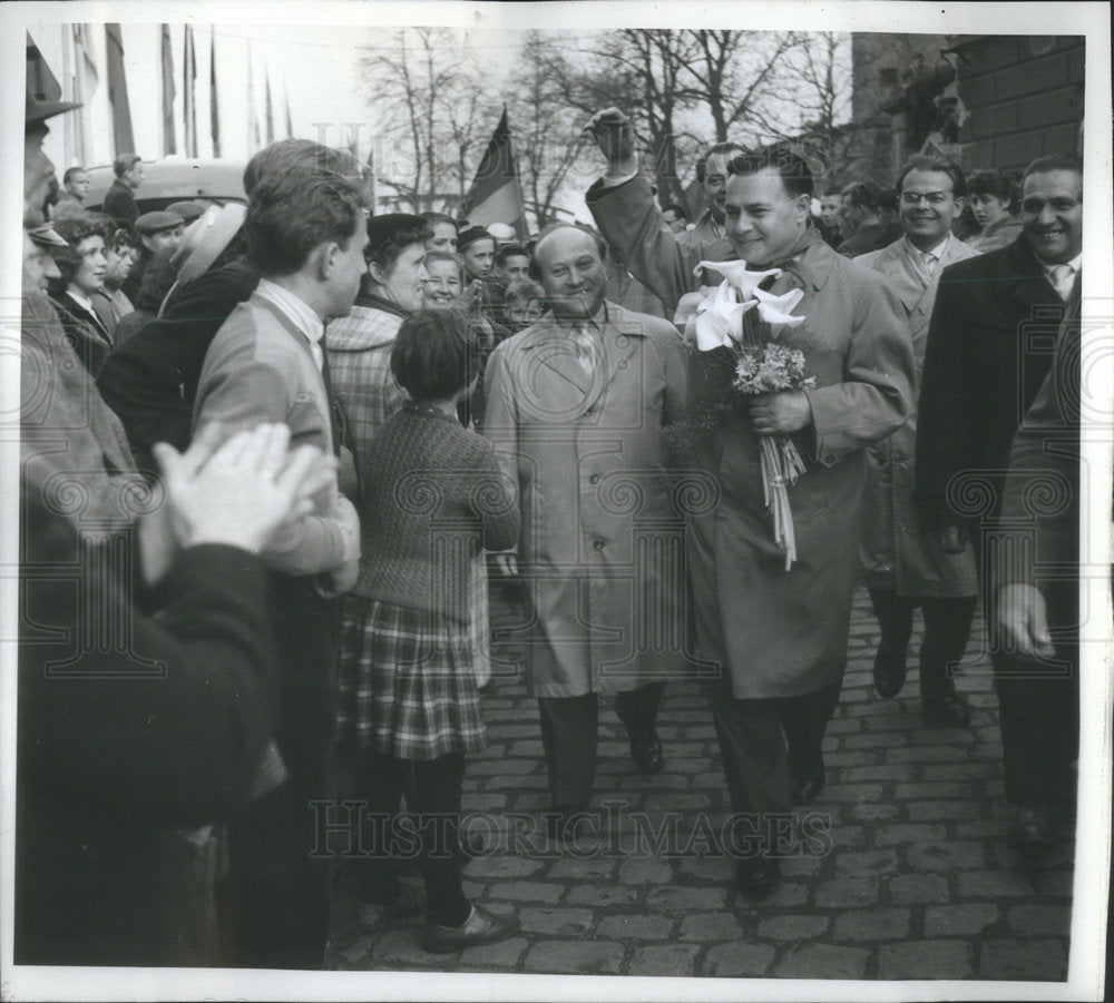 1960 Polowky Returns to Visit Russia and Treated Like a Hero - Historic Images