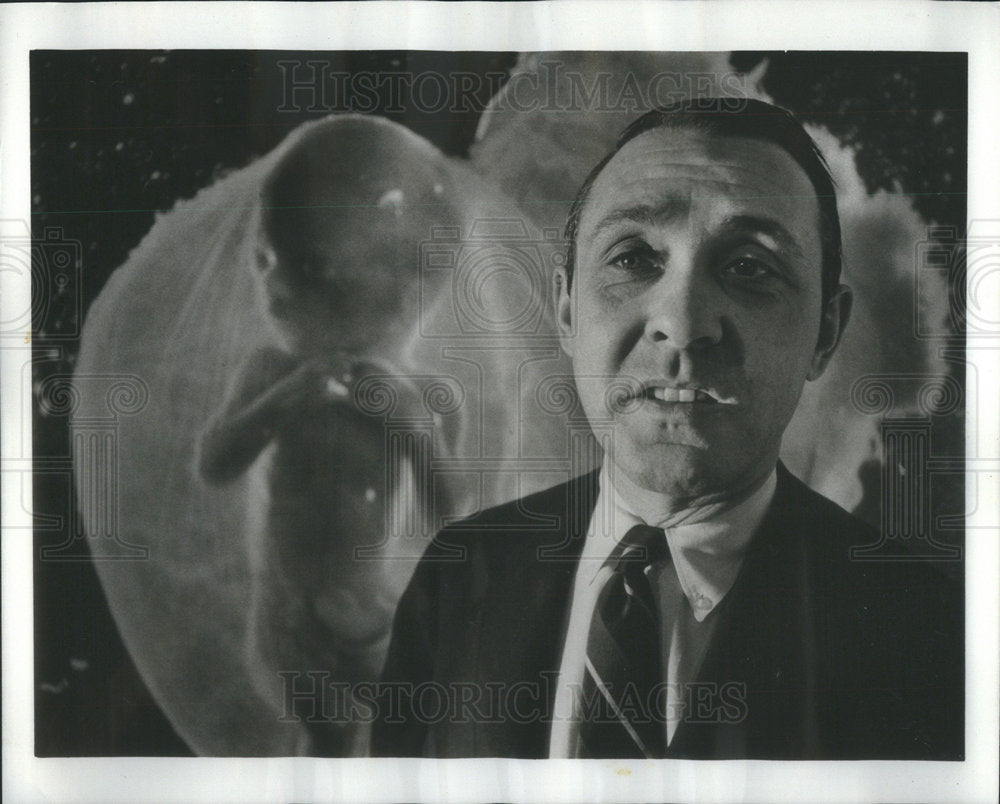 1969 Jules Power producer of ABC news documentary "How Life Begins" - Historic Images