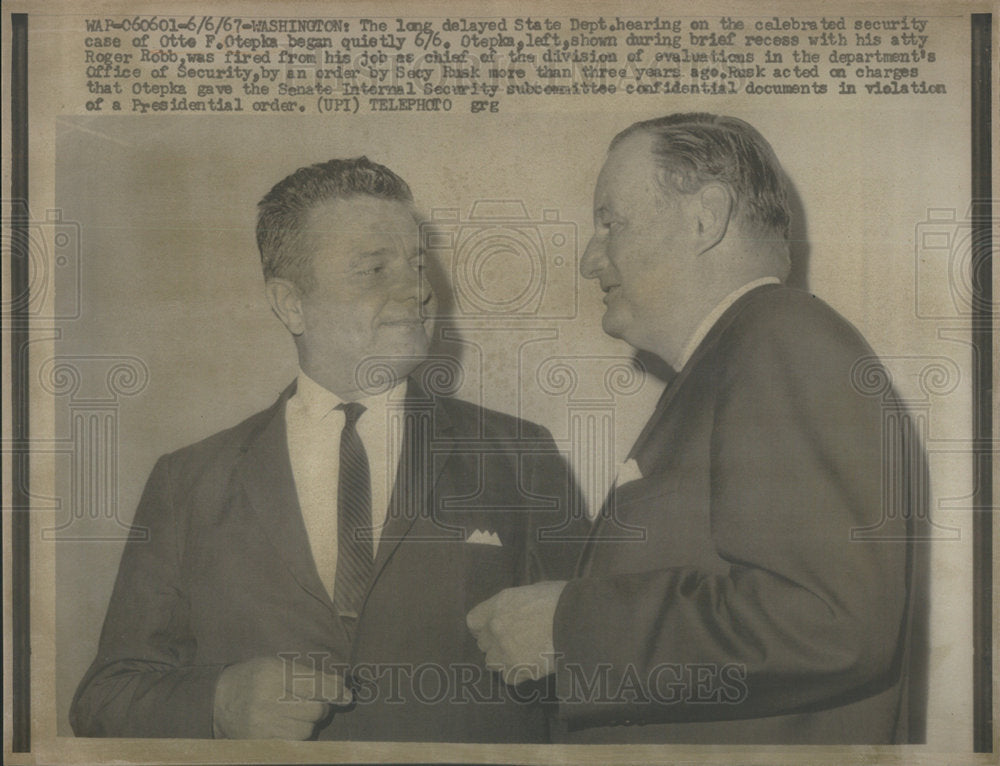 1967 Otte Otepka conferring with his lawyer Atty. Roger Robb during - Historic Images