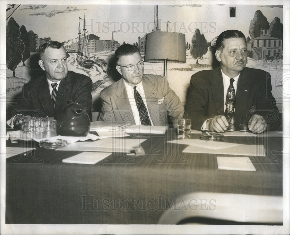 1955 Press Photo George Otlewis, Chief of Chicago Park Police, Leroy Wike, Exec - Historic Images