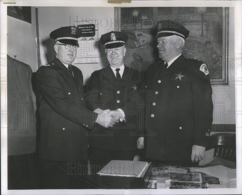 1958 Press Photo Karen Phelan, Chief George Ottlewis and Police Commissioner Tim - Historic Images