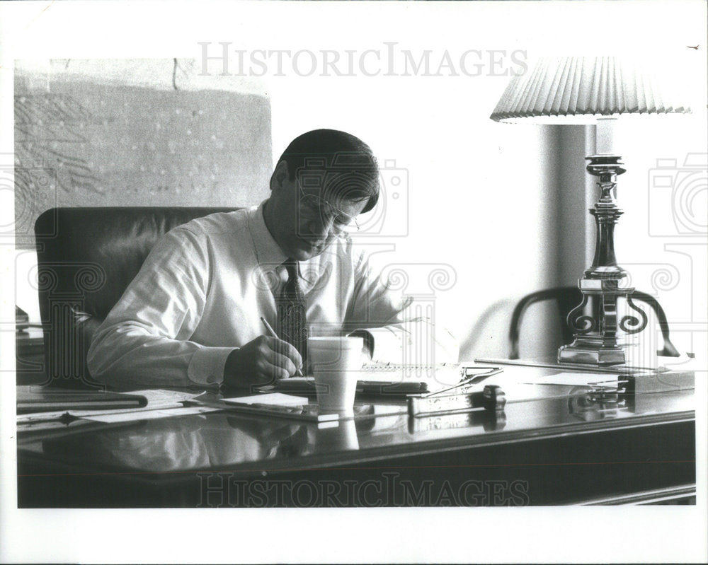 1989 Press Photo Anthony Rucci, Senior VP, Human Resources, Baxter International - Historic Images