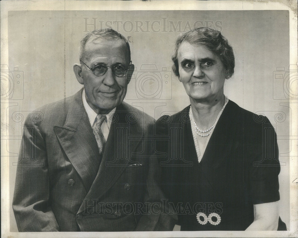 1947 Press Photo Mr. and Mrs Frederick Rowe a veteran lawyer, writer and editor - Historic Images