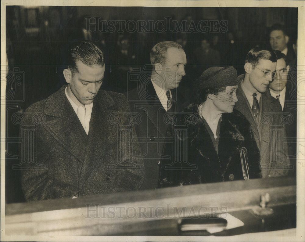 Vernon L. Royals Robbery - Historic Images