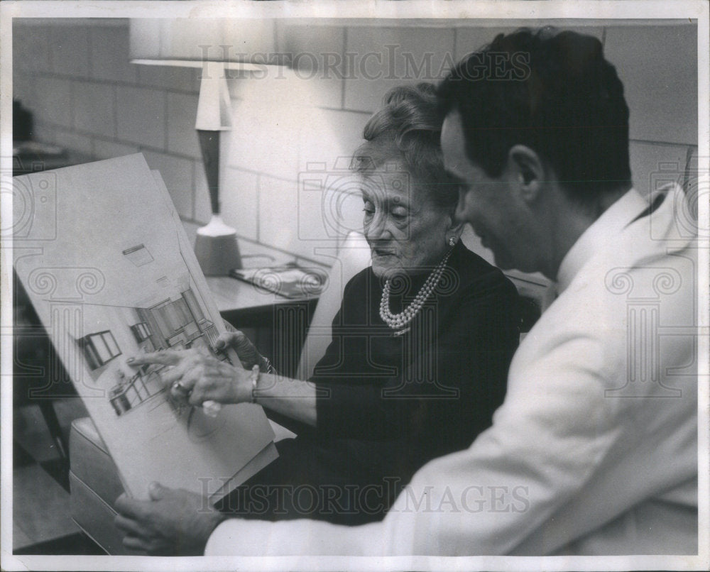 1967 Press Photo Mrs. Benjamin J. Rosenthal &amp; Dr. Herman Weiss Drawings - Historic Images