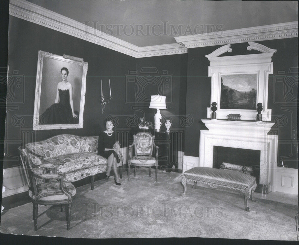 1958 Mrs Harold Rosenberg French English Antiques Decorating - Historic Images