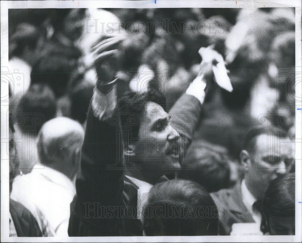 1977 Press Photo Laurence Rosenberg trading floor merc - Historic Images