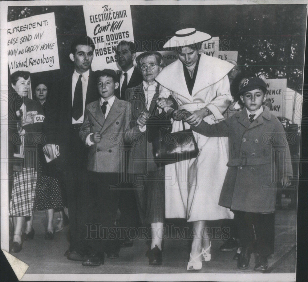 1953 Press Photo  White House Pickets Julius Ethel Rosenburg Sons - Historic Images