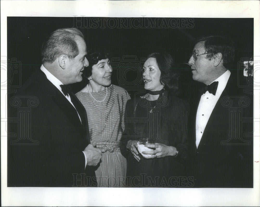 1982 Press Photo Mid America Club Hospital Dinner Attendees Rosett Pritzker - Historic Images
