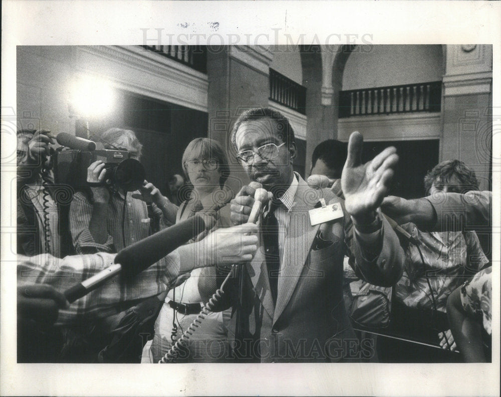 1980 Press Photo Alfred Rudd Illinois Board of Education Protest - Historic Images