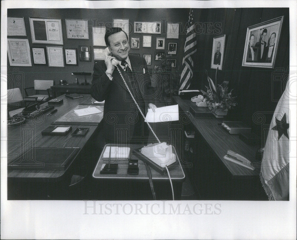 1976 Press Photo Louis P. Farina dept Commissioner of streets &amp; sanitation - Historic Images