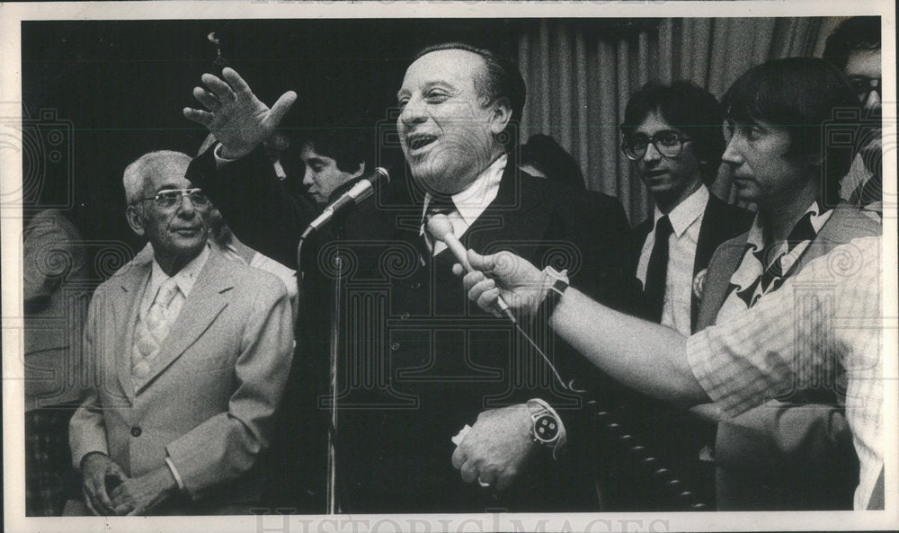 1980 Press Photo louis Farina declared victory - Historic Images