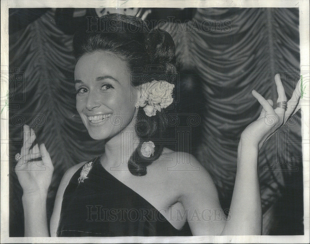 1967 Mrs. Ralph Falk II La Fete Des Tetes  - Historic Images