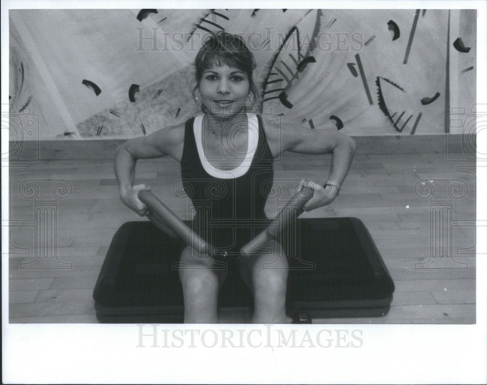 1993 Press Photo Lisa Faremouth Thigh Master Fitness Teacher - Historic Images