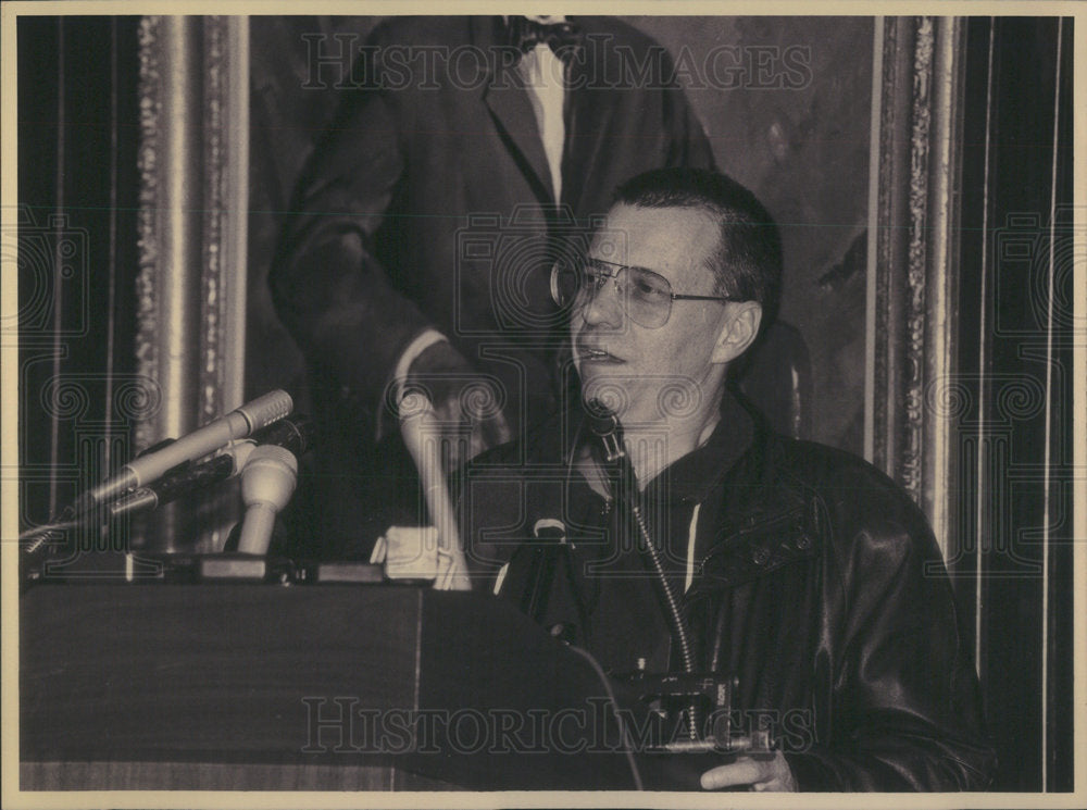 1994 Press Photo Fanning Father Speaking Press After Surgery Conjoined Twins - Historic Images