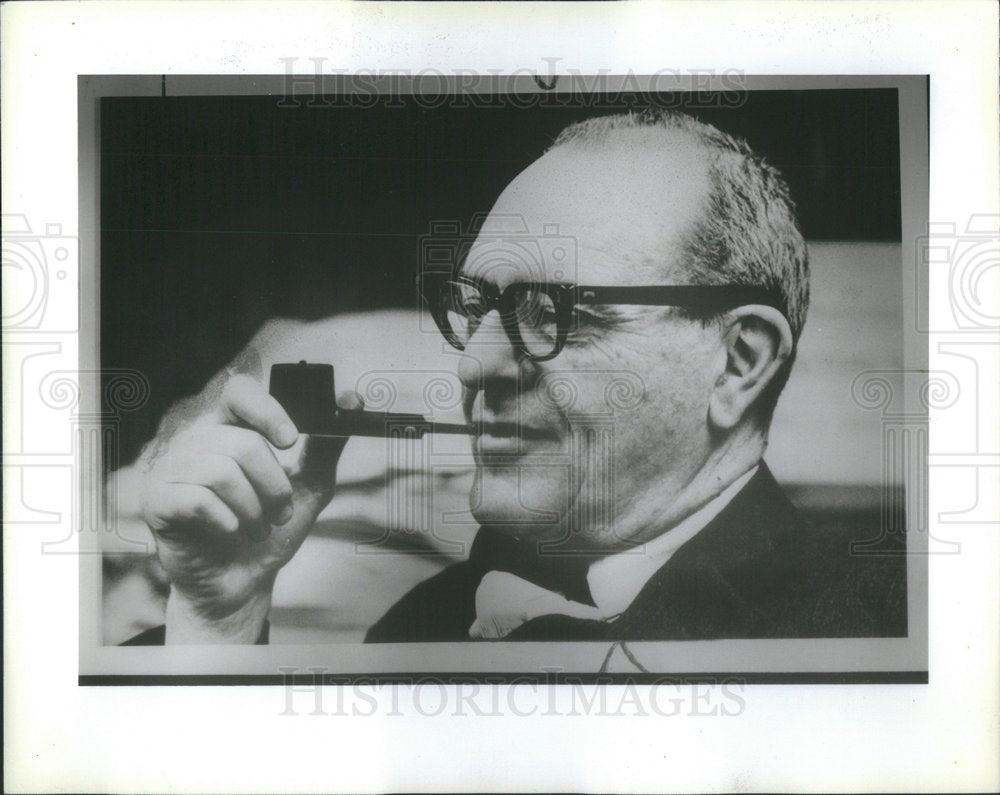 Press Photo Lawrence Fanning Tobacco Pipe Author - Historic Images