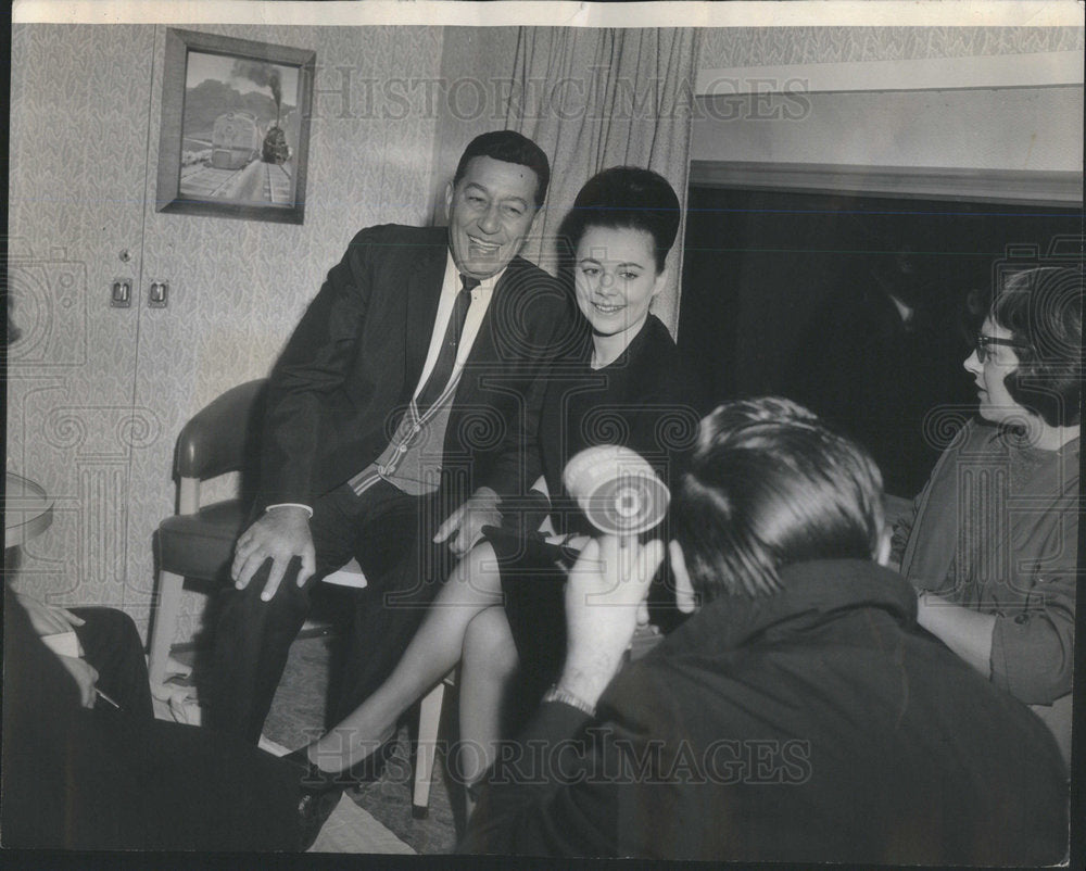 1971 Press Photo Louie Prima Wife Jazz Musician - Historic Images