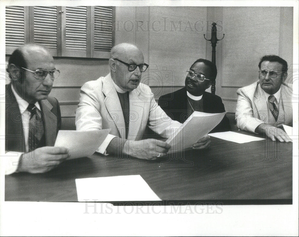 1977 Press Photo Bishop quintin Primo - Historic Images