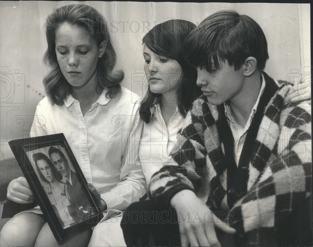 1966 Sandra, Barbara, & Kenny Presswood - Historic Images