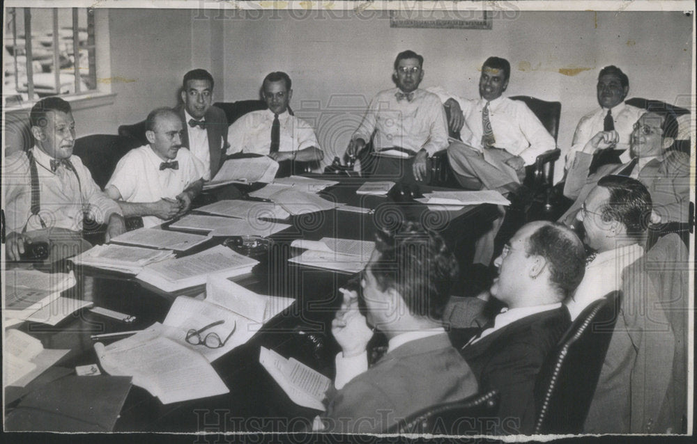 1947 CIO Lawyers Study Taft-Hartley Labor Law Pressman - Historic Images
