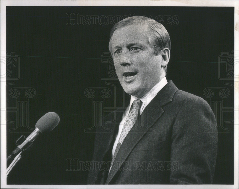 1990 Press Photo Chuck Price publisher of the Sun Times - RSC76179 - Historic Images