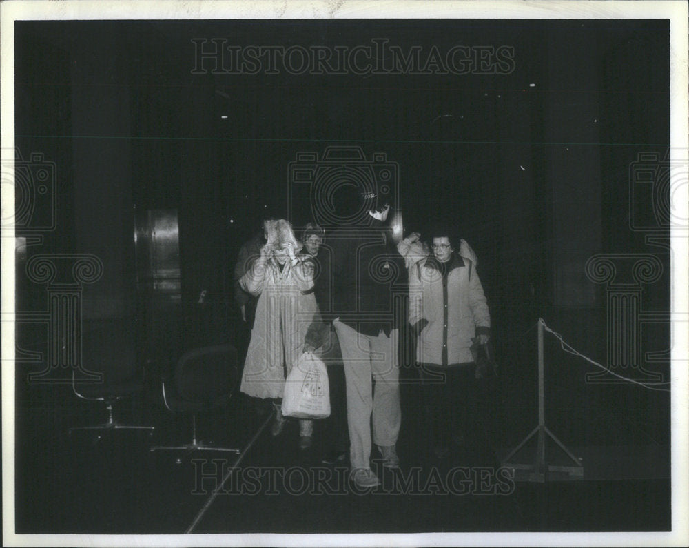 1985 Press Photo The family of Jo Ellen Peuschel leaves the Criminal Courts buil - Historic Images