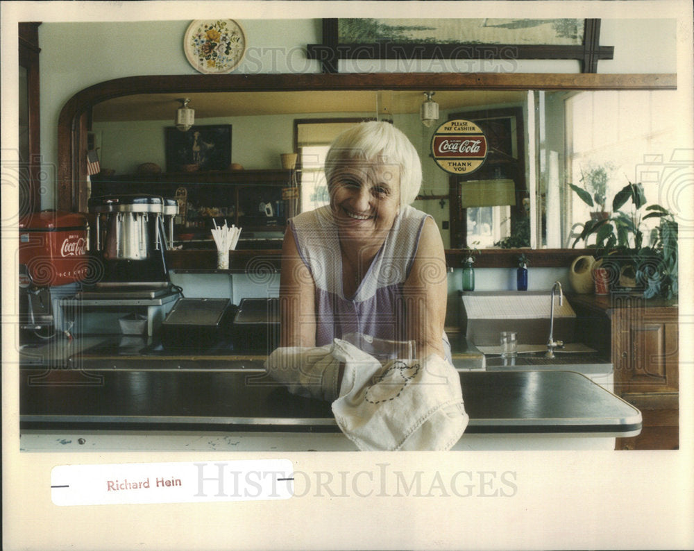 1988 Press Photo Minnie Olivero, Downstate cafe - Historic Images