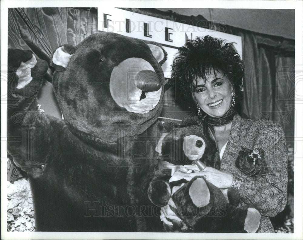 1987 Press Photo Liz Taylor Promoting New Perfume Feelix The Bear Costume - Historic Images