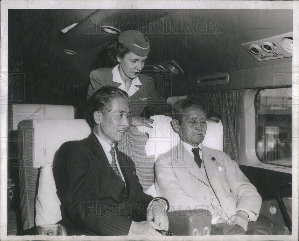 1950 Press Photo Japanese Statesman Ozaki With Son Riding Airplane - Historic Images