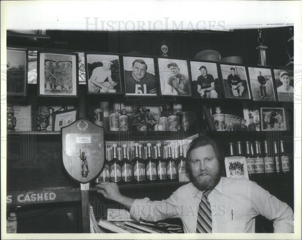 1986 Press Photo Tommy Ohman Cohasset Punch Restaurant - Historic Images