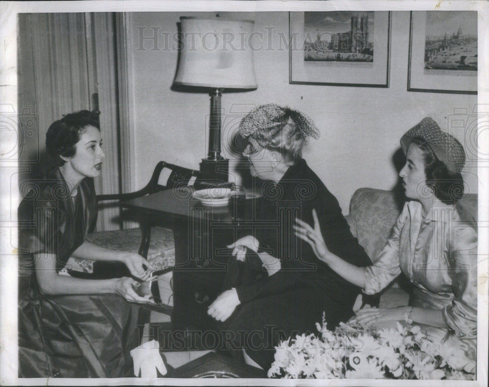 1951 Press Photo Mrs William O&#39;Dwyer With Mrs Miguel Alessio Robles - Historic Images